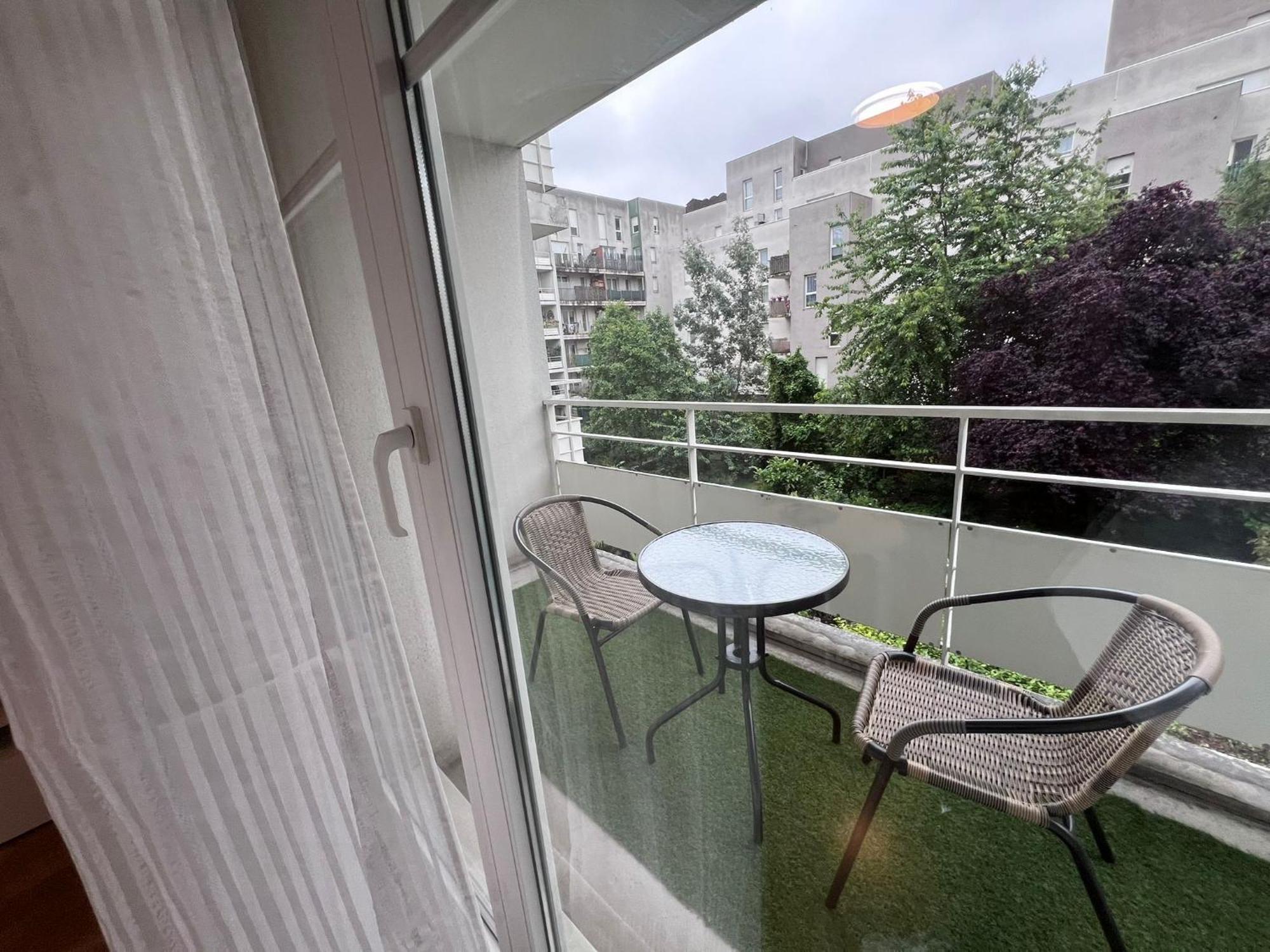 T3, Stade De France, Paris Et Parking Сен-Дени Экстерьер фото